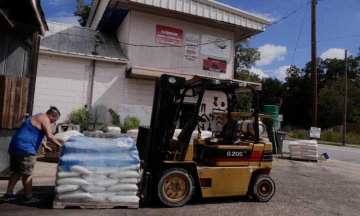 Filmstill: Holler for Service